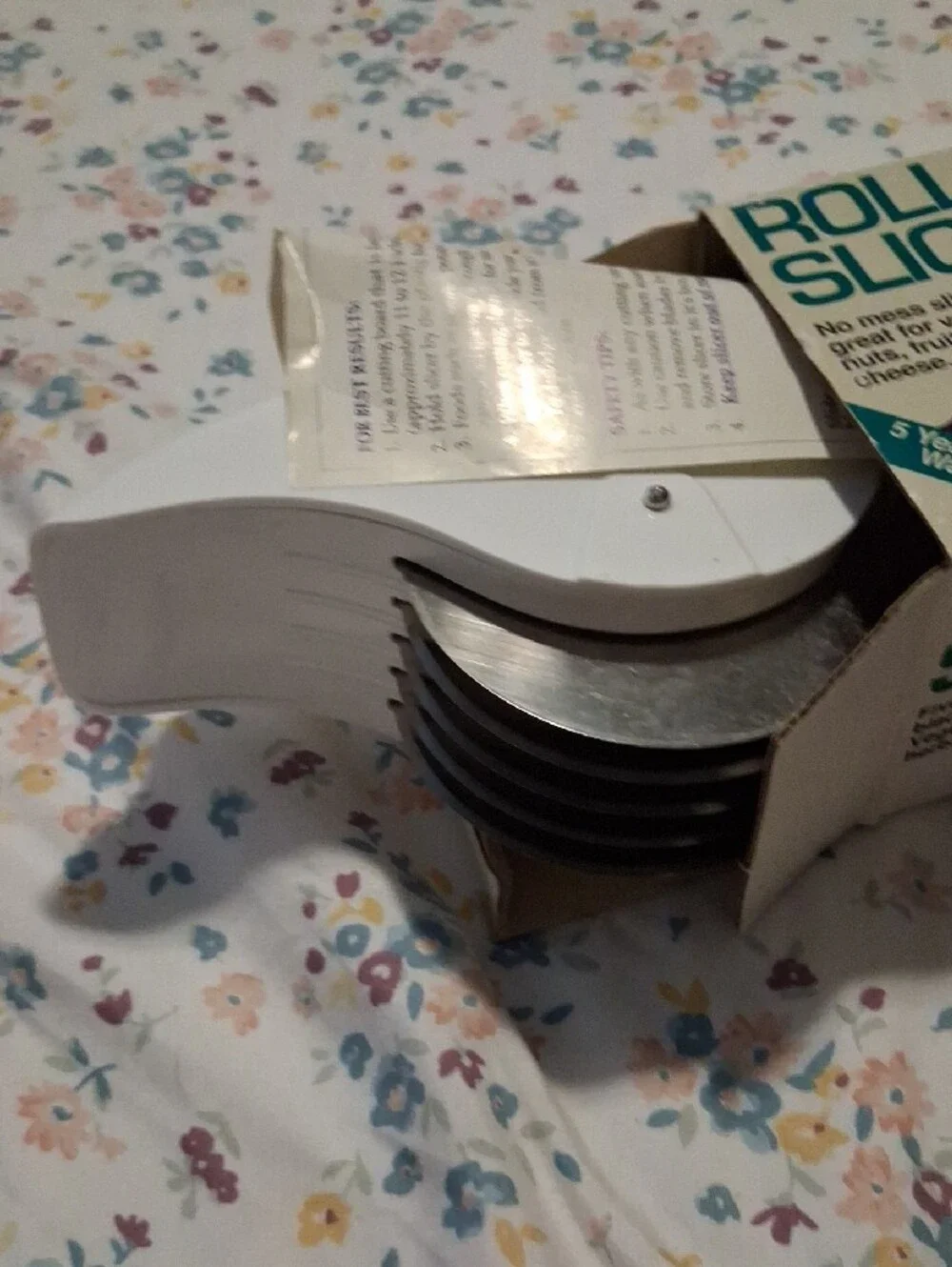VINTAGE BNIB Rolling Slicer - White - No-Mess Vegetable Slicer